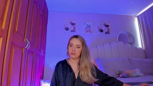 martinaaricci online show from February 9, 3:25 pm