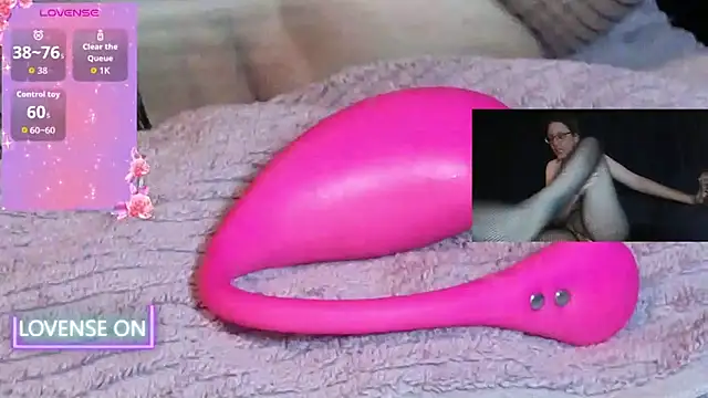 PernillaGirl online show from April 30, 8:57 pm