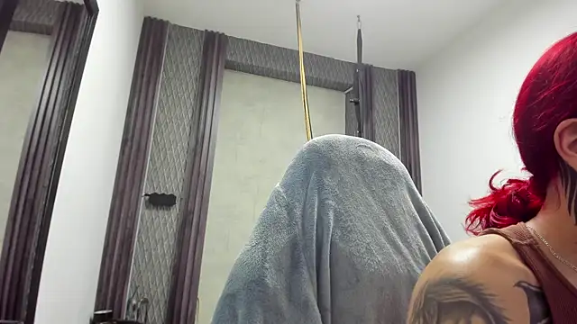 selene red  online show from June 3, 1:28 am