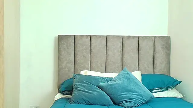 karina lewis  online show from June 11, 5:37 am