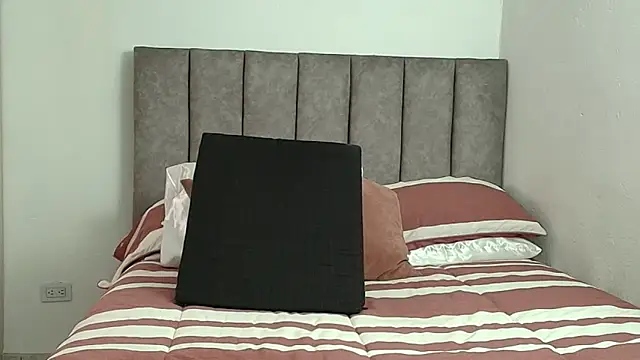 karina lewis  online show from April 28, 5:00 am