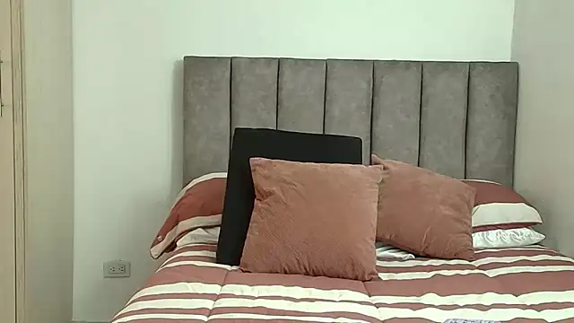 karina lewis  online show from April 23, 5:15 am