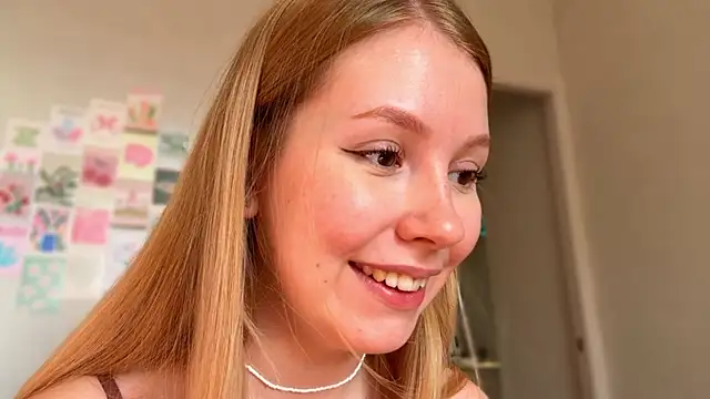 HoneyAudrey online show from April 27, 2:30 am