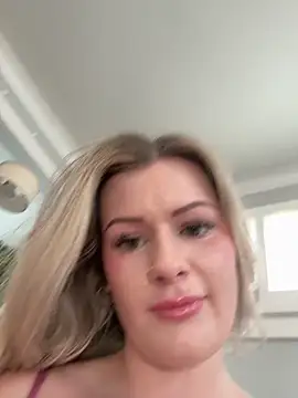 Snapshot of LoveShae_ chatting on October 2, 9:31 pm LoveShae  online show from October 2, 9:31 pm
