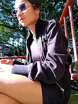 Leslly  online show from April 23, 1:24 pm