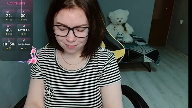 Snapshot of Emily_Amorre chatting on October 6, 1:11 am Emily Amorre online show from October 6, 1:11 am