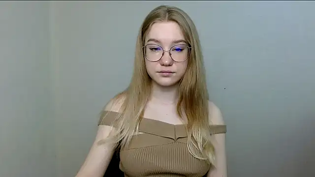 cindi hot online show from April 22, 11:18 am