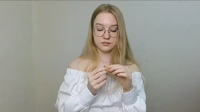 cindi hot online show from April 23, 12:29 pm