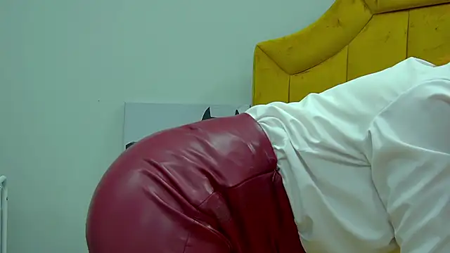 LessySmith online show from October 27, 4:46 pm