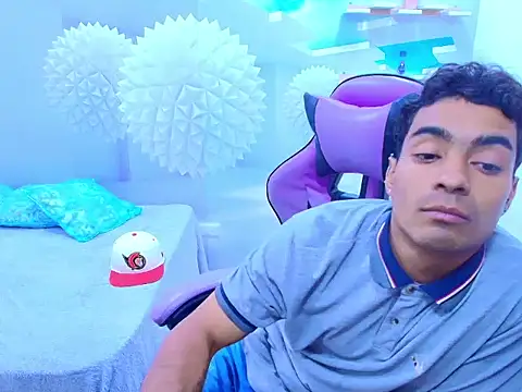 Aaron-00 online show from January 16, 9:55 pm