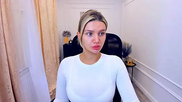 SelenaeMoore online show from June 5, 3:54 am