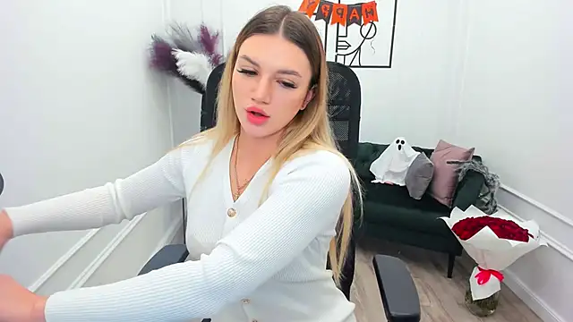 SelenaeMoore online show from October 25, 7:43 pm