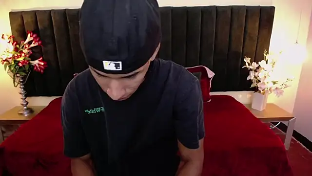 soft attraction online show from February 10, 7:39 pm