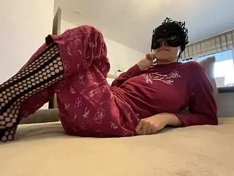 Marilou1983 online show from May 11, 2:45 pm