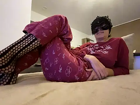 Marilou1983 online show from May 6, 8:35 pm