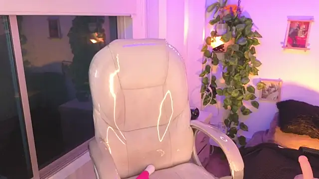 Vic beckeer online show from April 26, 8:45 am