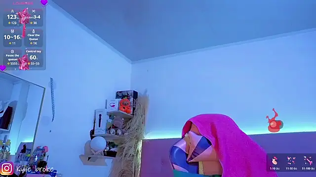 Kylie brokee online show from April 24, 10:12 pm