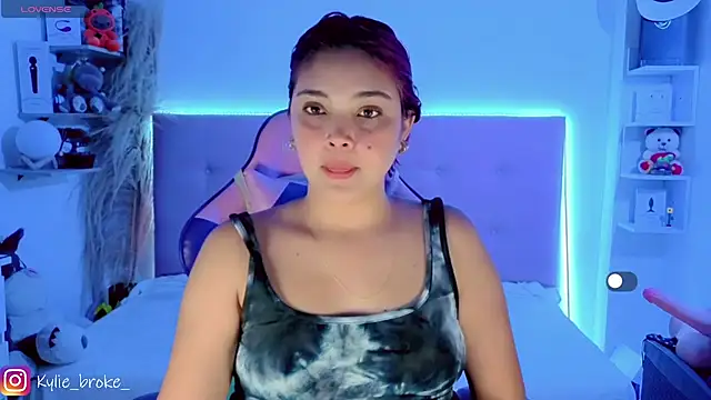 Kylie brokee online show from April 25, 11:02 pm