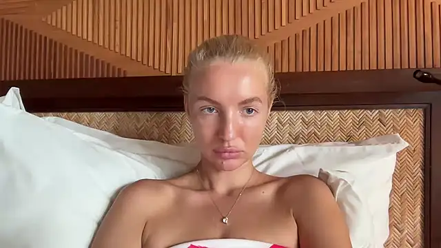 aestetick online show from December 2, 7:43 am