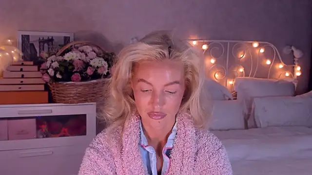 aestetick online show from December 17, 9:02 am