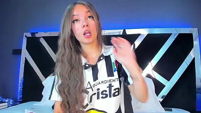 AmmyJones  online show from April 20, 7:17 pm