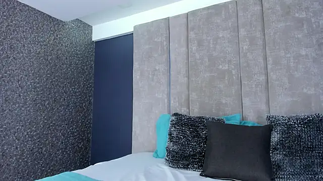 AmmyJones  online show from April 8, 7:16 pm