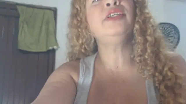 BustyAmanda online show from July 3, 12:44 pm