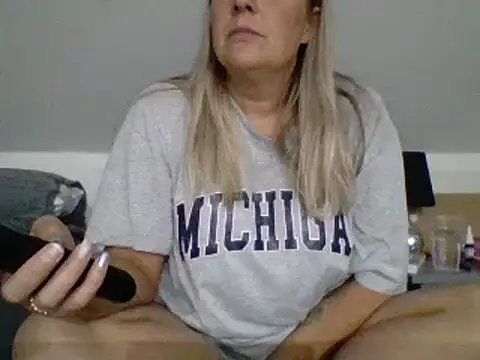 Snapshot of scrummymummy2 chatting on October 11, 9:17 pm scrummymummy2 online show from October 11, 9:17 pm