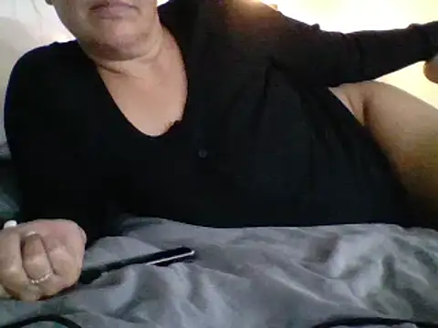 Snapshot of scrummymummy2 chatting on November 1, 10:36 pm scrummymummy2 online show from November 1, 10:36 pm