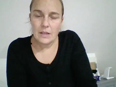 scrummymummy2 online show from December 3, 8:22 pm