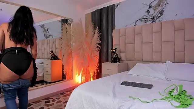 EmmaTorres  online show from March 6, 9:54 pm