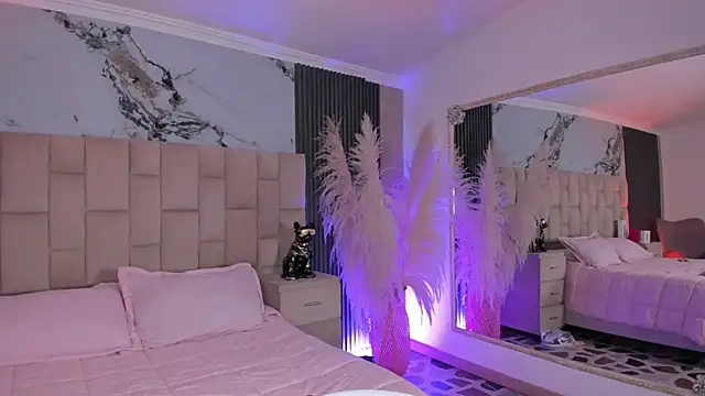 EmmaTorres  online show from April 25, 8:39 pm