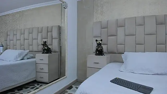 EmmaTorres  online show from October 31, 7:51 pm