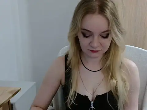 AlmaHoney online show from July 6, 8:11 pm