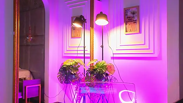 AlessiaLondon online show from February 16, 10:26 am