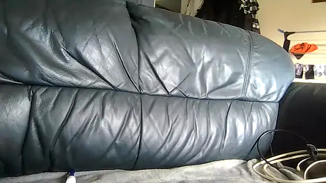 indie-rayne online show from June 10, 11:31 am