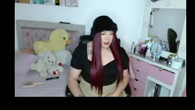 kim hot69  online show from January 12, 2:00 pm