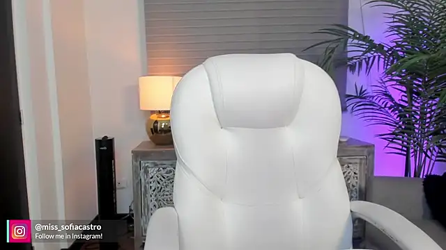 miss sofiaa online show from April 20, 11:46 am