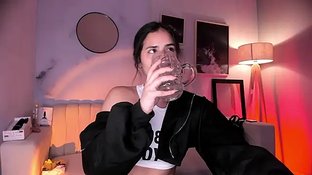 lara madisson online show from February 9, 5:32 am