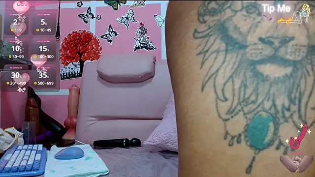 escarlett hott online show from April 18, 5:15 pm