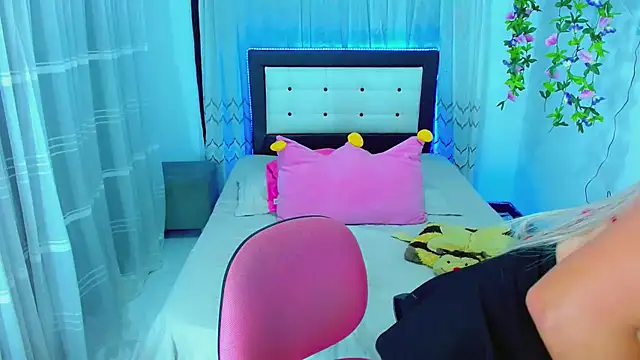 TaylorMon online show from April 23, 2:30 am