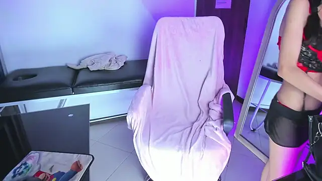 Jasmin Skinny online show from March 7, 3:46 am