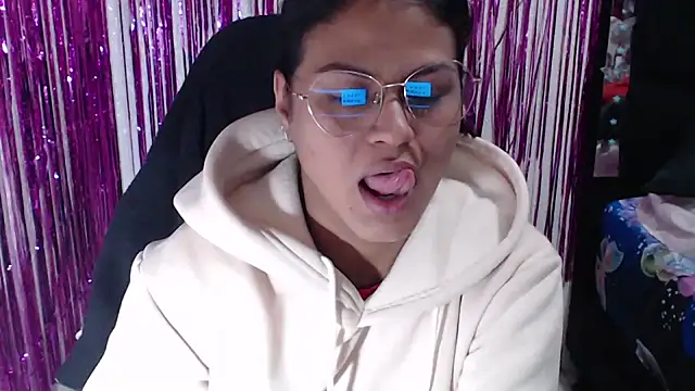 SweetAlmaa online show from April 21, 9:38 am