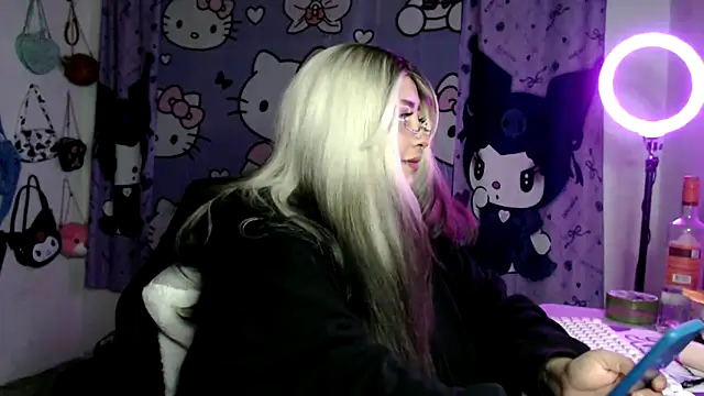 lussyevans24 online show from April 10, 6:30 am