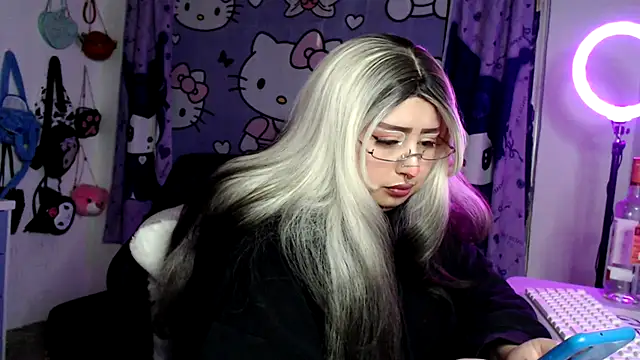 lussyevans24 online show from April 25, 4:37 am