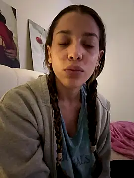 Snapshot of MelanieNoguera chatting on October 13, 1:19 am MelanieNoguera online show from October 13, 1:19 am