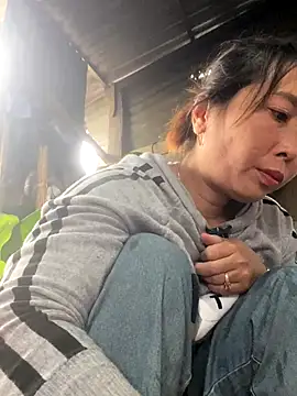 Linaannn online show from November 25, 6:04 am