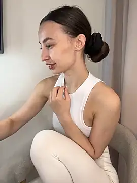 Polli Kiss online show from February 2, 10:03 am