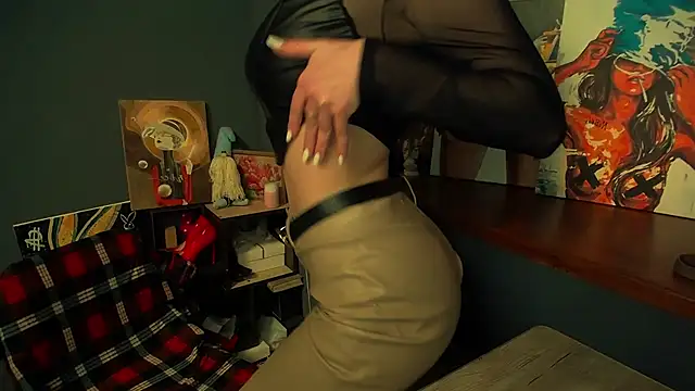 luxie milady online show from April 28, 1:15 pm