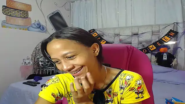 Snapshot of EMMA_SWEETT1 chatting on October 8, 12:31 pm EMMA SWEETT1 online show from October 8, 12:31 pm